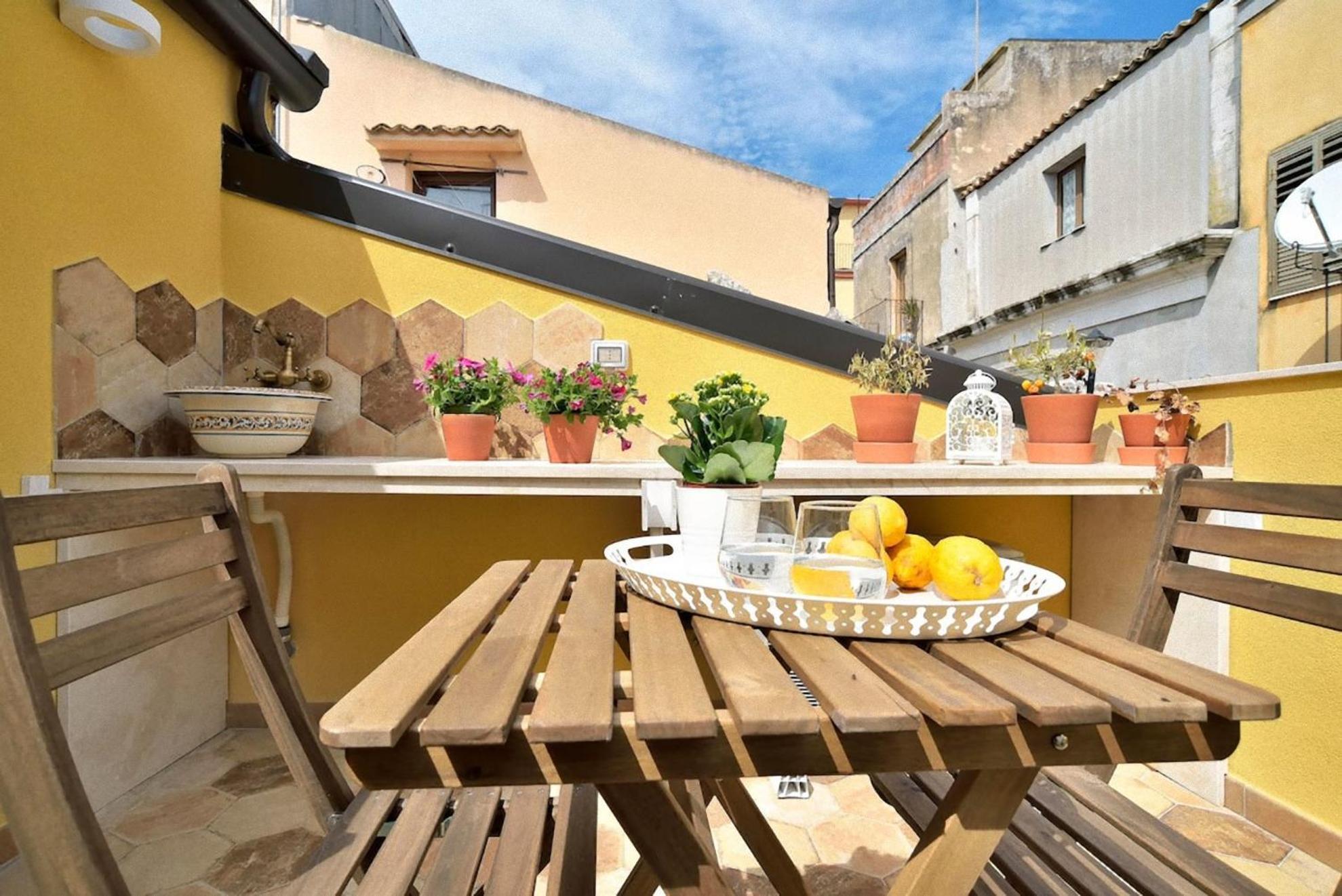 Ragusa Exclusive Flat With Terrace & Bbq Екстериор снимка